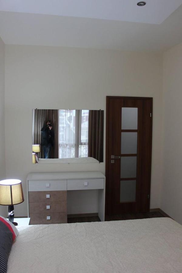 Apartment On Rustaveli 17 バトゥーミ エクステリア 写真