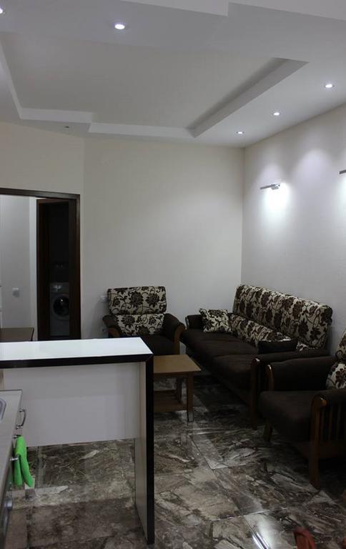 Apartment On Rustaveli 17 バトゥーミ エクステリア 写真