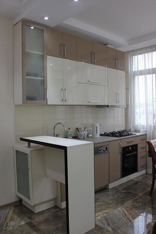 Apartment On Rustaveli 17 バトゥーミ エクステリア 写真
